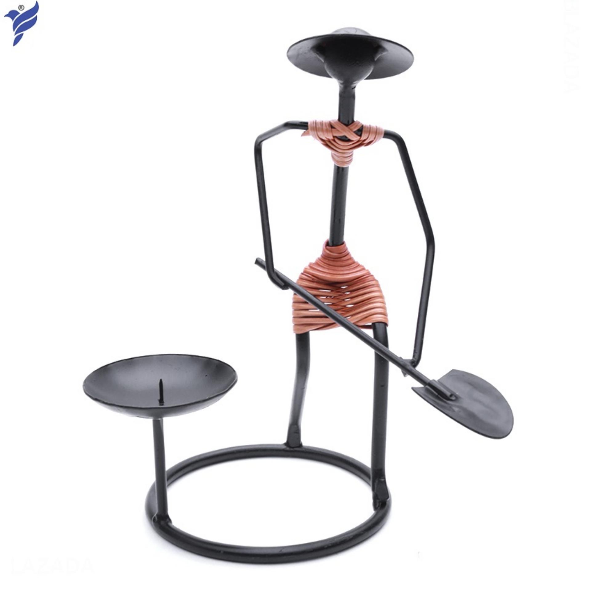 Chân đế nến mỹ thuật hình người cầm xẻng Eden Candle EDC-N035