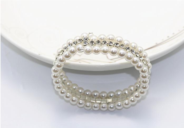 vòng tay ngọc trai đính đá pha lê trắng a3