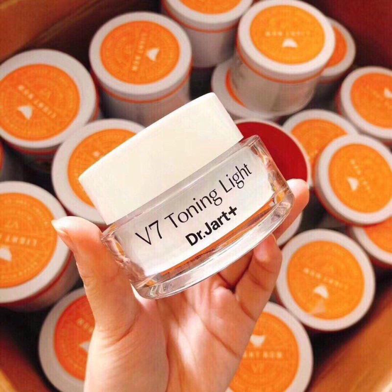 Kem dưỡng trắng, tái tạo da, trị thâm nám V7 Toning Light