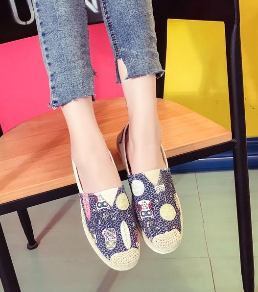 Giày lười slip on painting xinh xắn