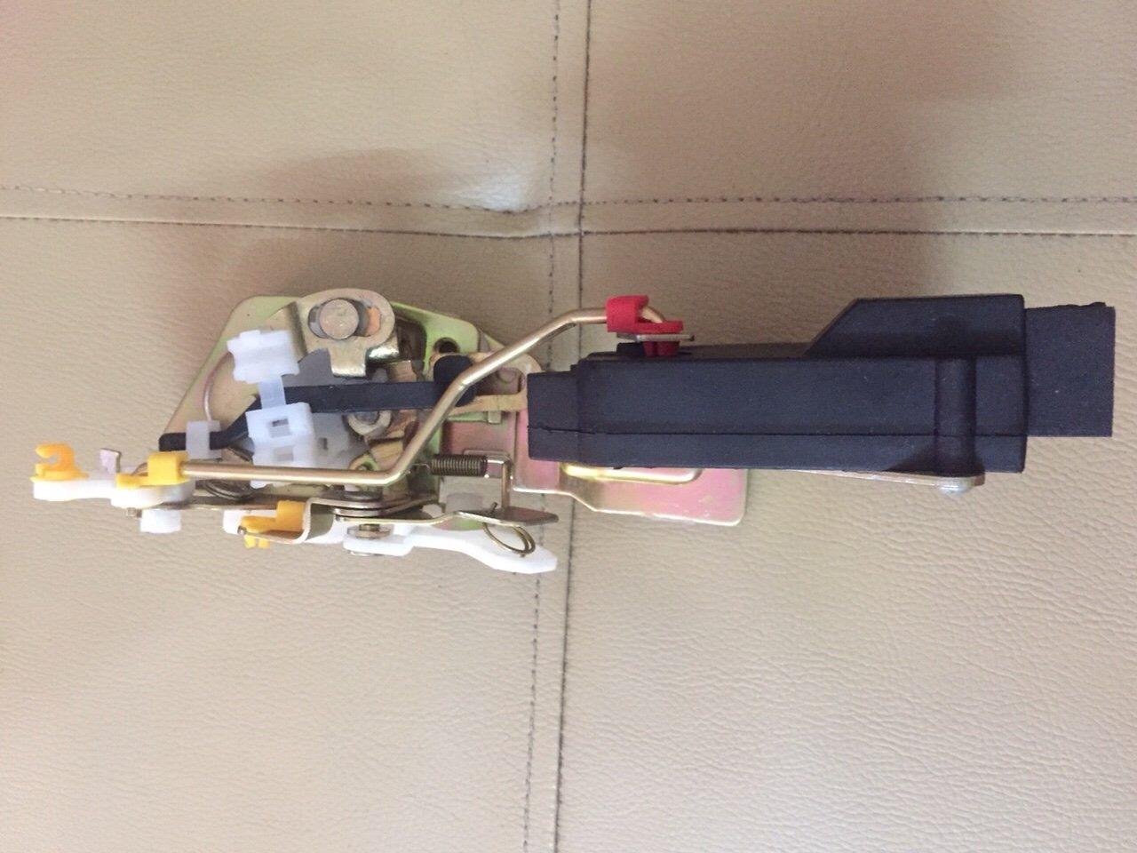 Ổ khóa ngậm cánh cửa (đèn) Chery QQ3&Daewoo Matiz&Chevrolet Spark