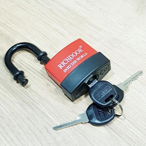 Ổ Khóa Thép Bọc Nhựa Có Nắp Chống Nước,  Size 55mm( màu ngẫu nhiên)