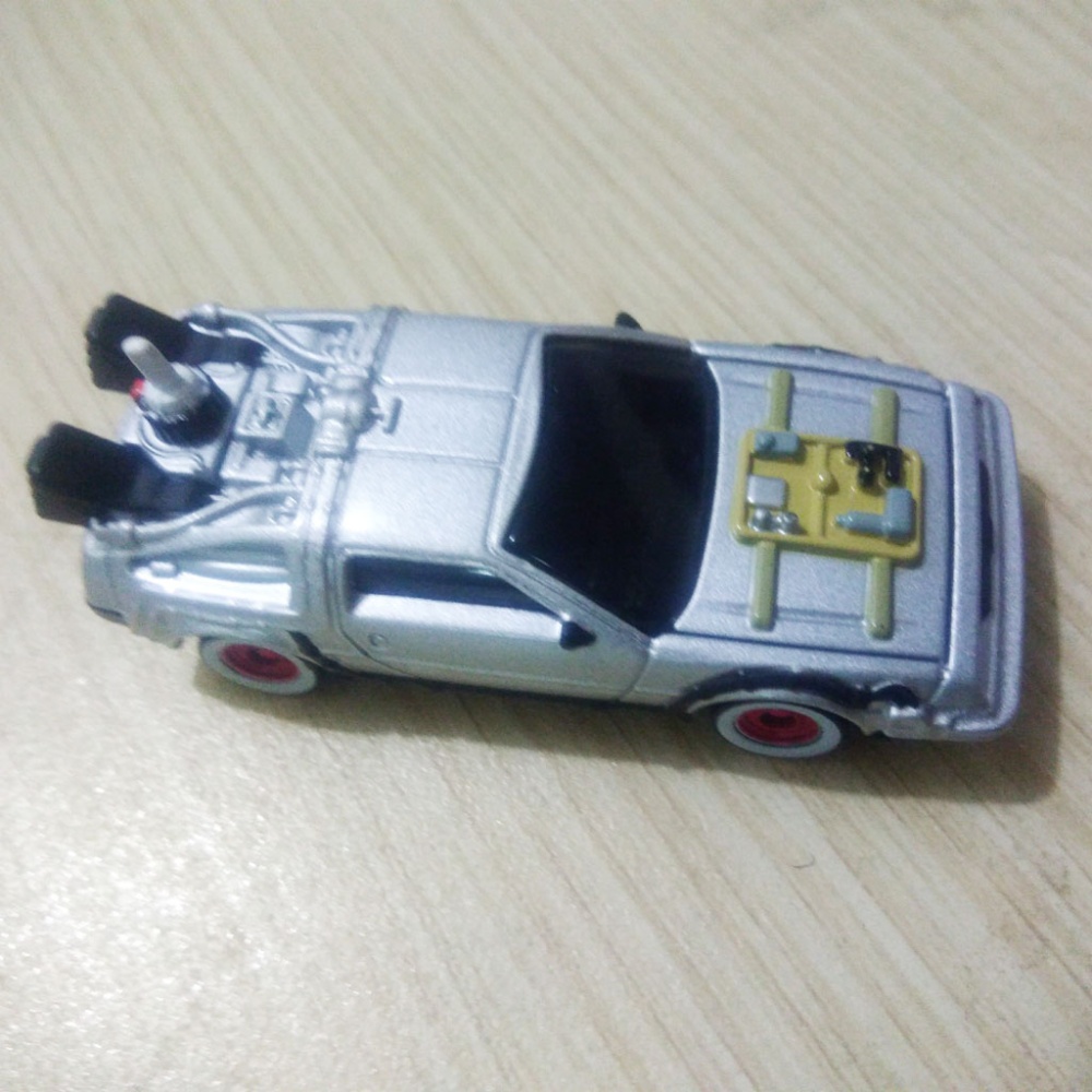 Xe mô hình Tomica Dream DeLorean 146