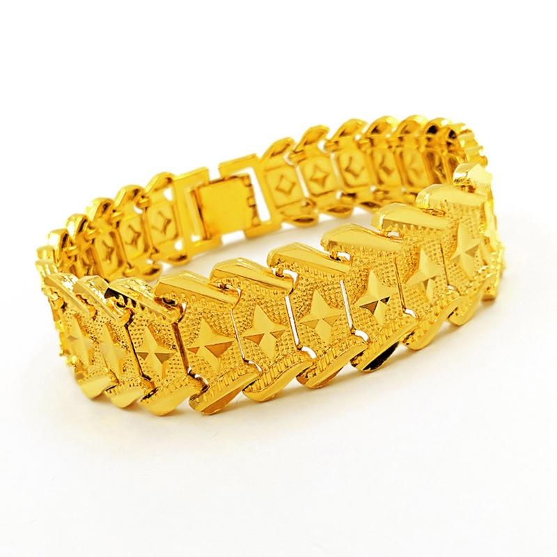 Lắc tay nam vàng UMA là sản phẩm được thiết kế riêng cho nam giới với kiểu dáng độc đáo, tinh tế và sang trọng. Với chất liệu vàng 14k, sản phẩm mang đến vẻ đẹp lịch lãm, đẳng cấp và đặc biệt, vô cùng đẹp mắt.