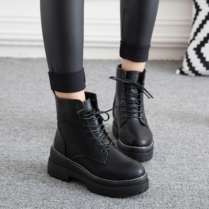 Giày boot nữ đế vuông 4cm dây buộc cá tính B118
