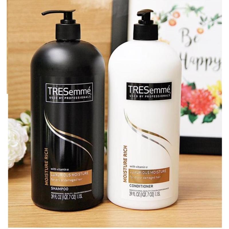 Bộ Đôi Dầu Gội & Dầu Xả Làm Mượt tóc TRESemmé Luxurious Moisture 1.15 lít - Dành Cho Tóc Khô Và Hư Tổn ( vàng)