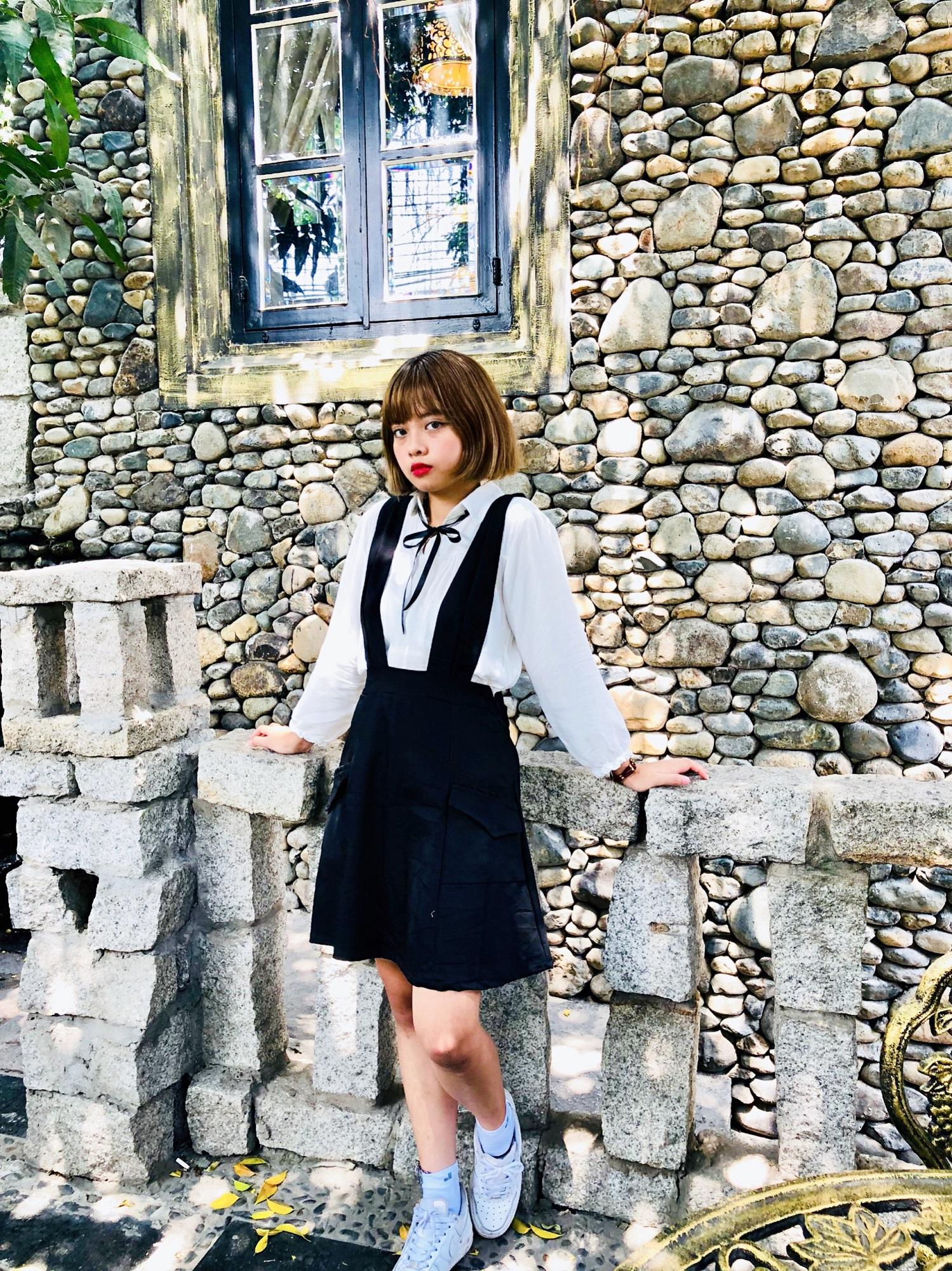 Hình thật - set yếm kèm áo sơ mi công sở