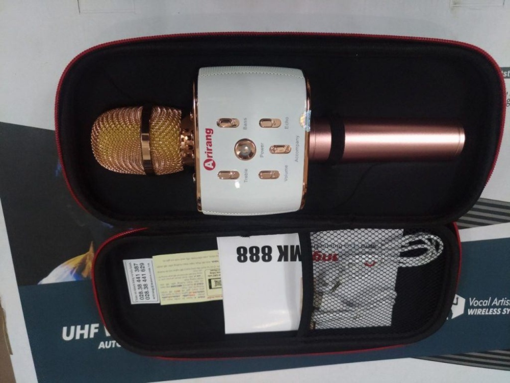 Bên trong hộp micro Arirang MK 888