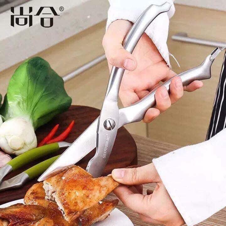 Kéo cắt thịt gà