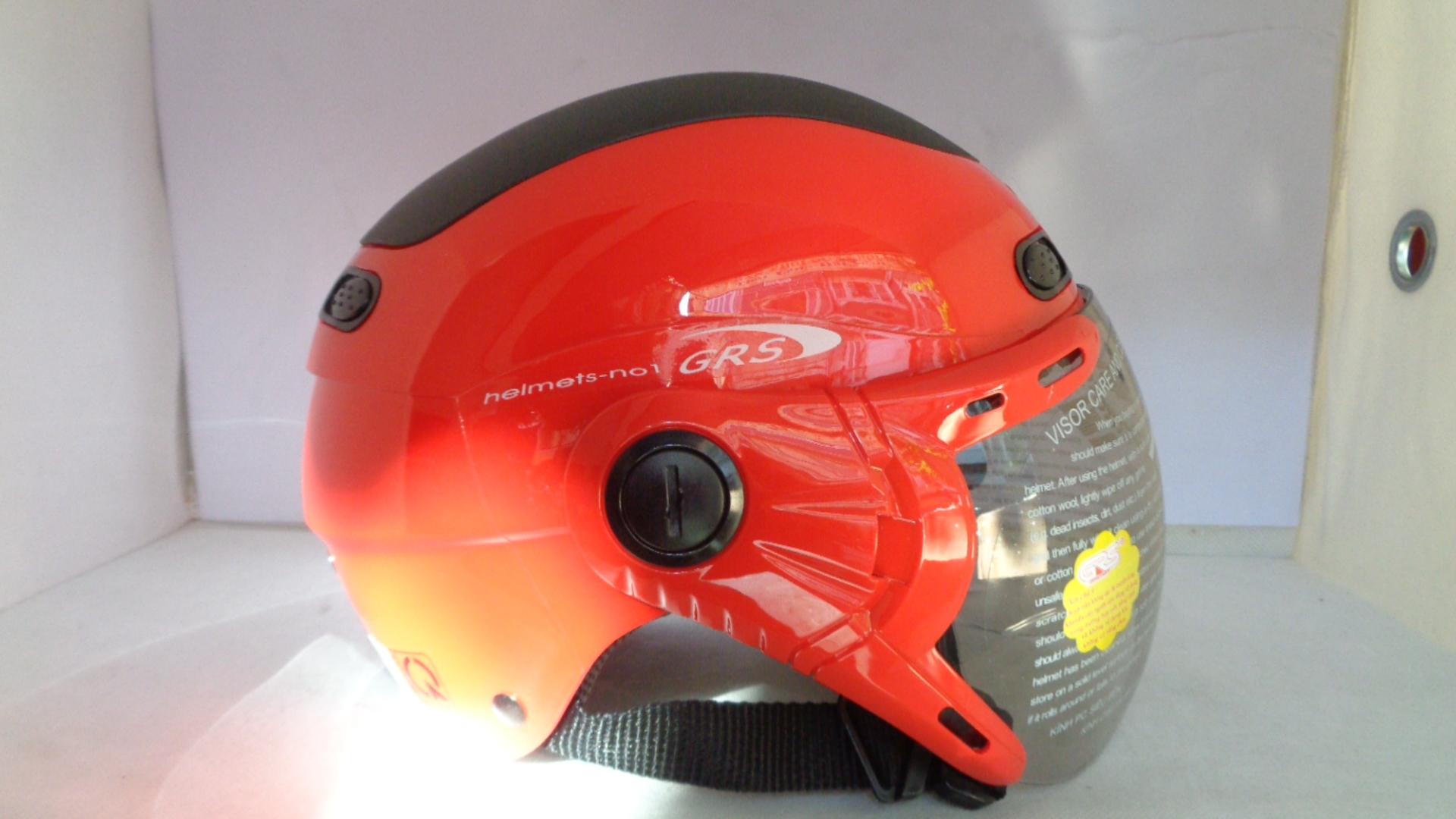 Mũ bảo hiểm có kính grs102- huyền anh