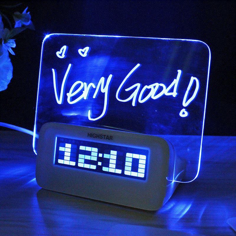 Đồng hồ để bàn có bảng ghi đèn LED phát sáng