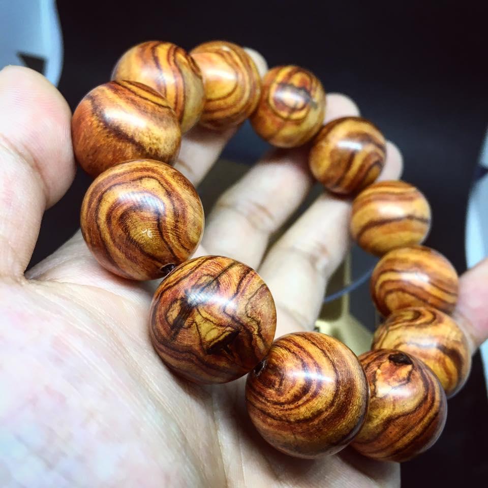 Vòng tay gỗ sưa đỏ,vòng tay gỗ sưa ,vòng phong thủy ,vòng tay nam ( tặng vòng tay gỗ mun sừng và túi hộp đựng cao cấp )