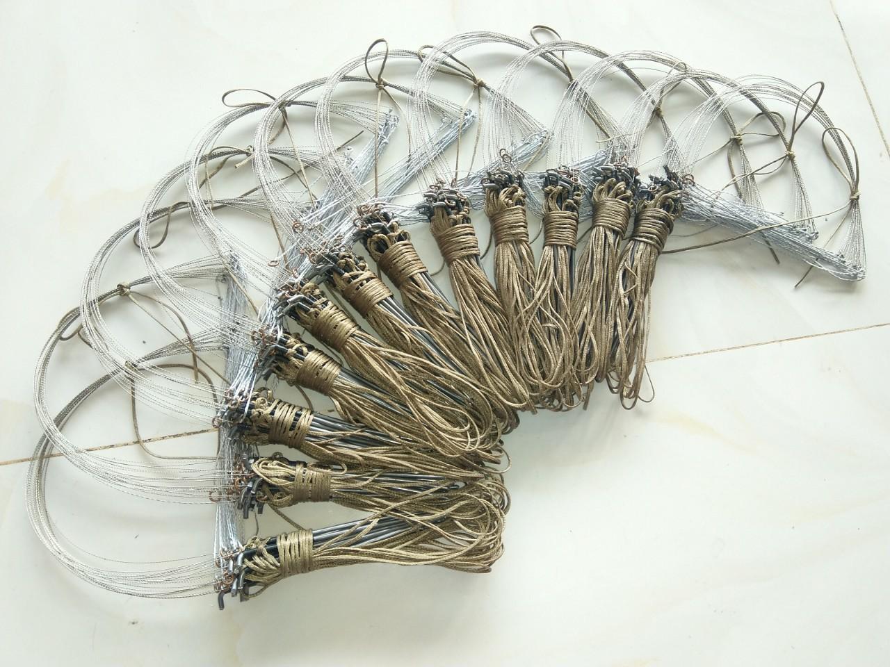 Giò gà rừng - cáp inox se 4 - ( giò đá và giò đón ) bẫy gà rừng màu tàng hình cỏ khô 1 bộ 20 chân giá rẻ