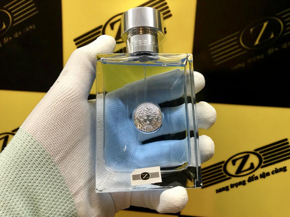 Nước hoa chính hãng hiệu Versace, mùi nam nhưng nữ sứt được, 100ml, eau de toilette, sản xuất tại Ý