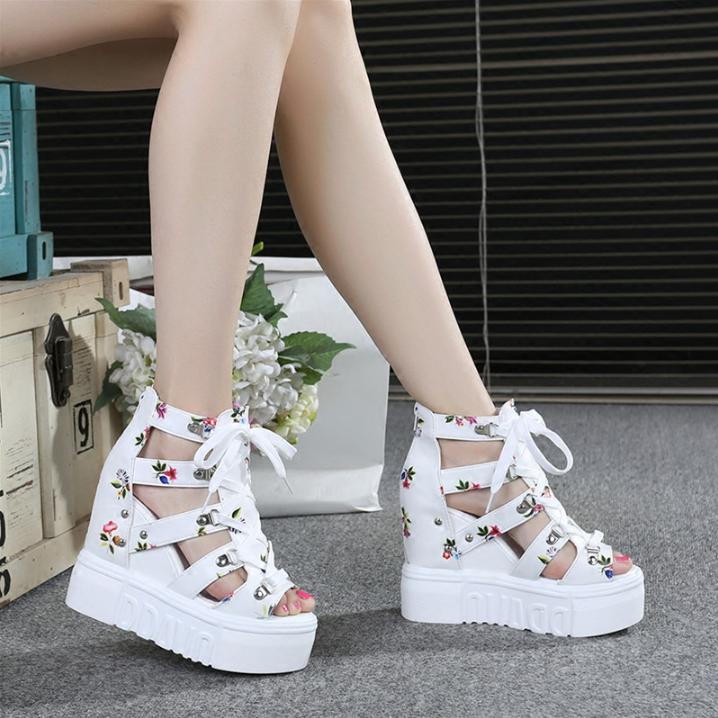 Giày Sandal hoa đế xuồng phong cách cá tính full size S087T (Trắng)