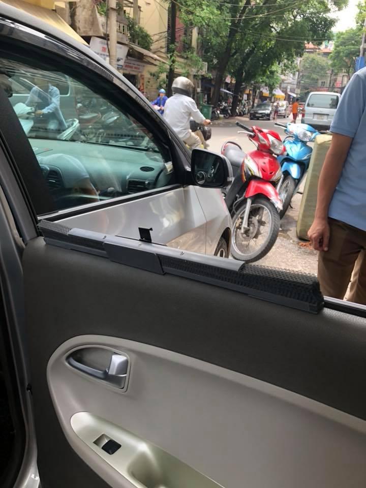 Rèm che nắng thông minh trên ô tô