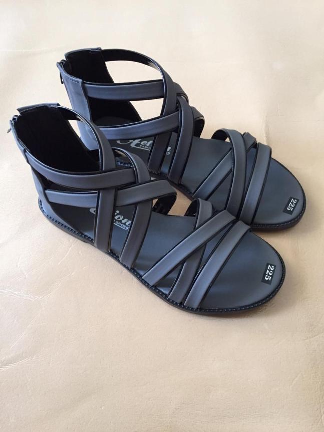 Giày sandal nữ dây chéo đang hot giá rẻ