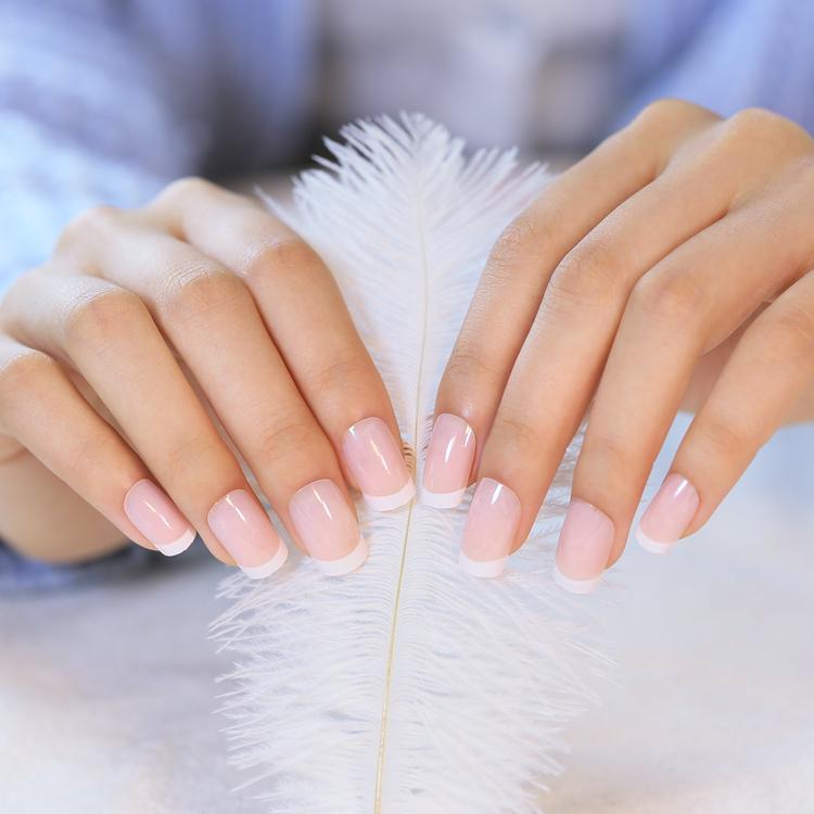 Bộ 24 móng tay giả viền trắng thời trang Pháp