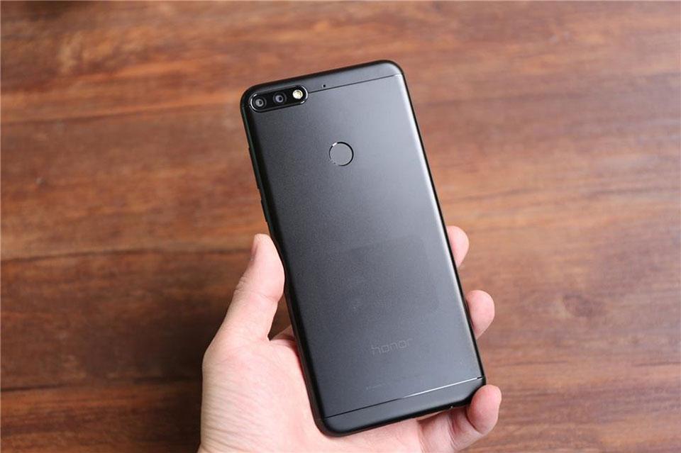 Trên tay Huawei Honor 7C
