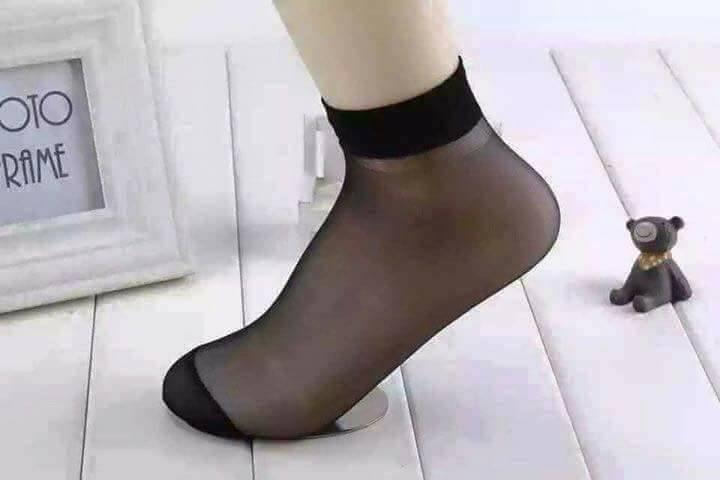Combo 10 đôi tất da chân màu da và màu đen.