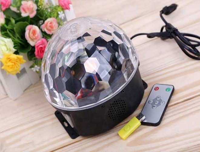 Den-xoay-vu-truong-7-mau-co-phat-nhac-kem-usb-va-remote-4.jpg