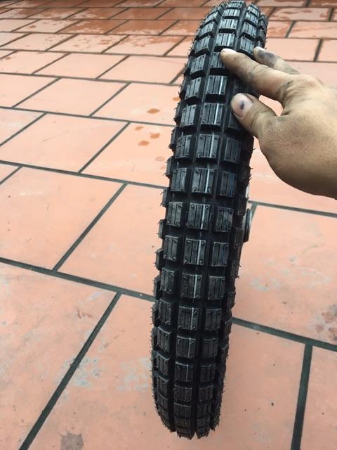 Bộ 2 lốp chống trơn gai vuông trước và sau