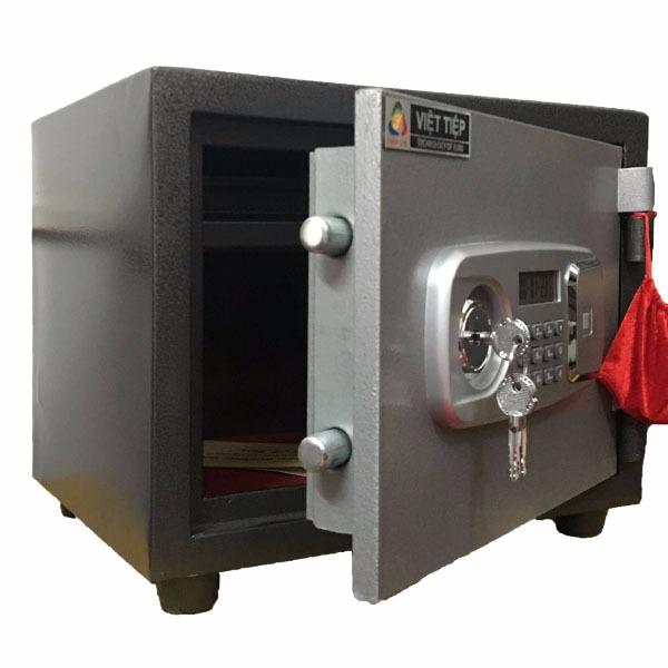 >> SO SÁNH GIÁ KÉT SẮT HÒA PHÁT HAY VIỆT TIỆP | Shopee Lazada Sendo Tiki 26 Két sắt Việt Tiệp cánh đúc VD68E(điện tử báo động)- Công ty két sắt Việt Tiệp uy tín