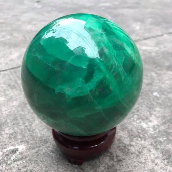 [HCM]QUẢ CẦU PHONG THỦY ĐÁ DẠ QUANG XANH ĐƯỜNG KÍNH 11-12CM. NẶNG TẦM 1.8KG-2KG- TẶNG KÈM CHÂN ĐẾ