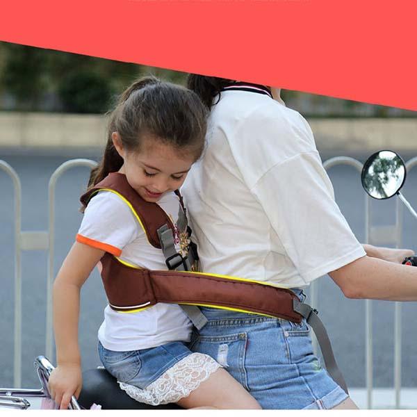Đai Địu Xe Máy Cho Bé, Đai Đi Xe Máy An Toàn Cho Bé, Đai An Toàn Cho Bé Ngồi Sau Xe Máy Có Dây Đeo Chắc Chắn Hình Hoạt Hình Cao Cấp.