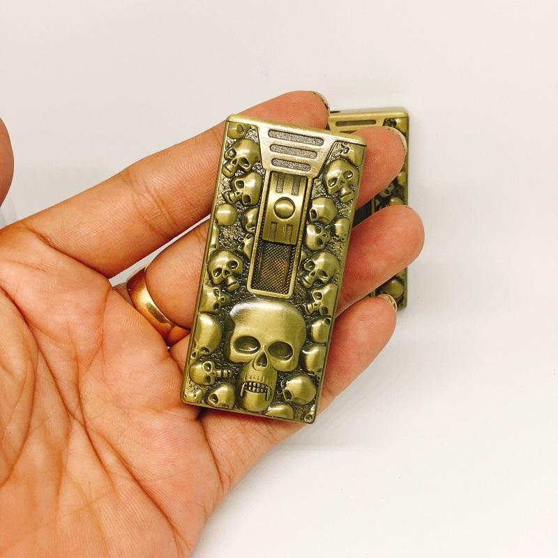 Bật Lửa Gas khò Khắc Nổi Đầu Lâu Trượt Dọc Cá Tính