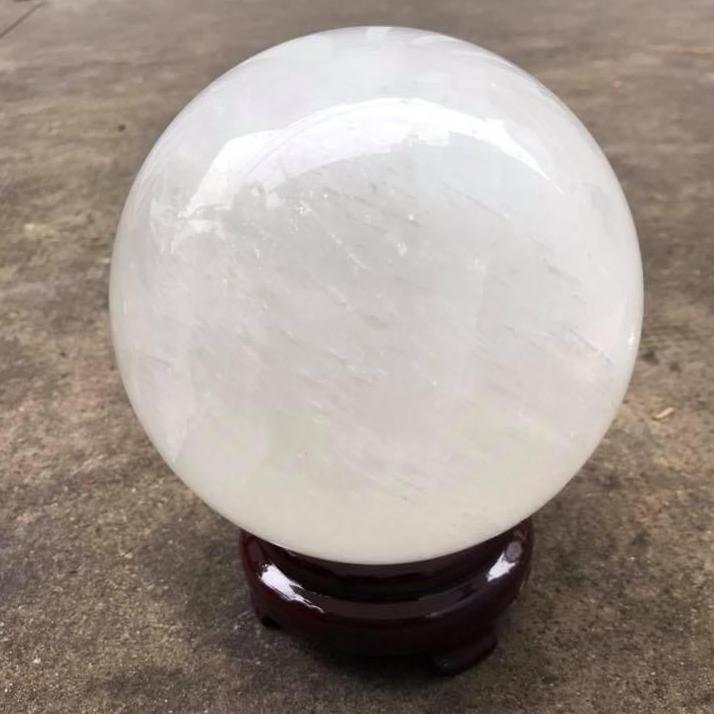 [HCM]QUẢ CẦU ĐÁ PHONG THỦY THẠCH ANH TRẮNG THIÊN NHIÊN ĐƯỜNG KÍNH 14CM- TẶNG KÈM CHÂN ĐẾ