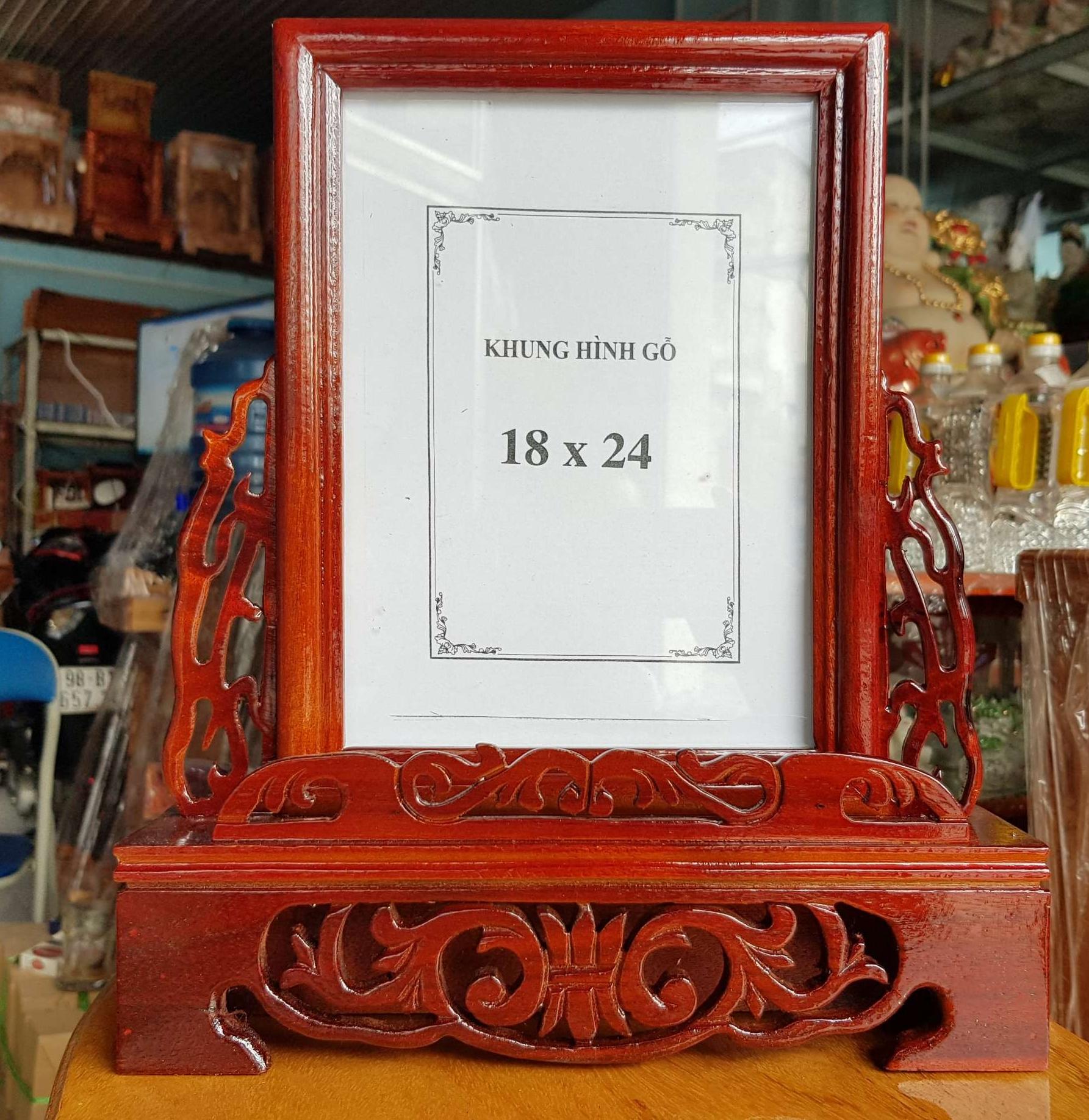 Khung hình thờ gỗ xà cừ