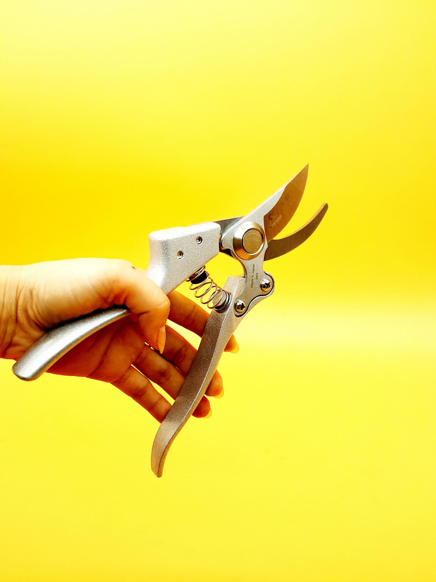 Kéo cắt cành kapusi k-0850 trắng