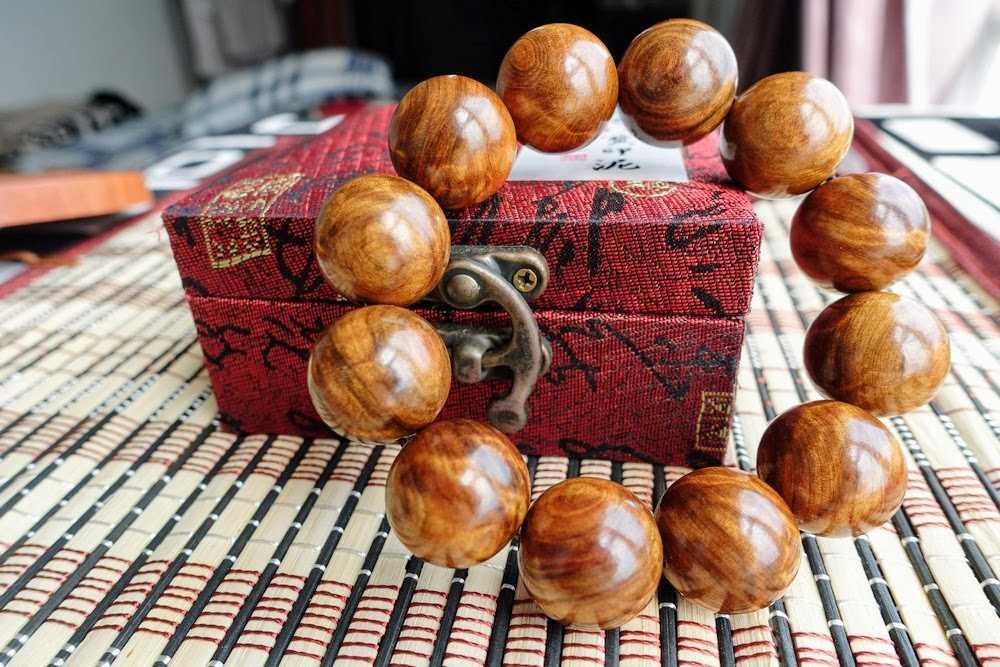 Vòng tay gỗ Bách Xanh Tia Chớp 20 Ly