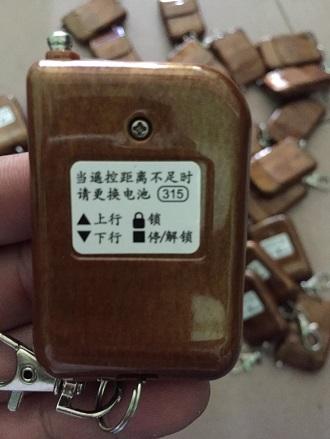 Điều khiển cửa cuốn tự học lệnh tần số 315Mhz và 433Mhz