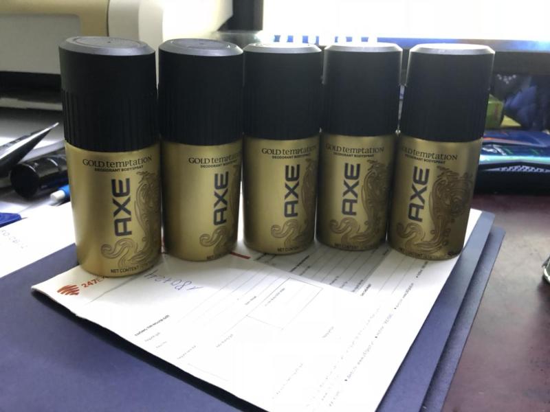 ( Au) Combo 5 chai xịt khử mùi Axe 50ml + tặng 1 túi đựng mỹ phẩm