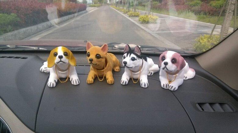 Chó lắc lư để taplo xe hơi (ô tô)