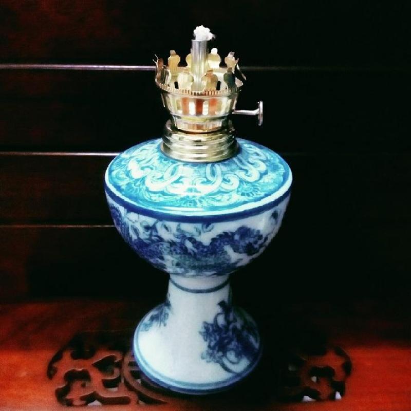 Đèn dầu sứ Bát Tràng đủ bộ