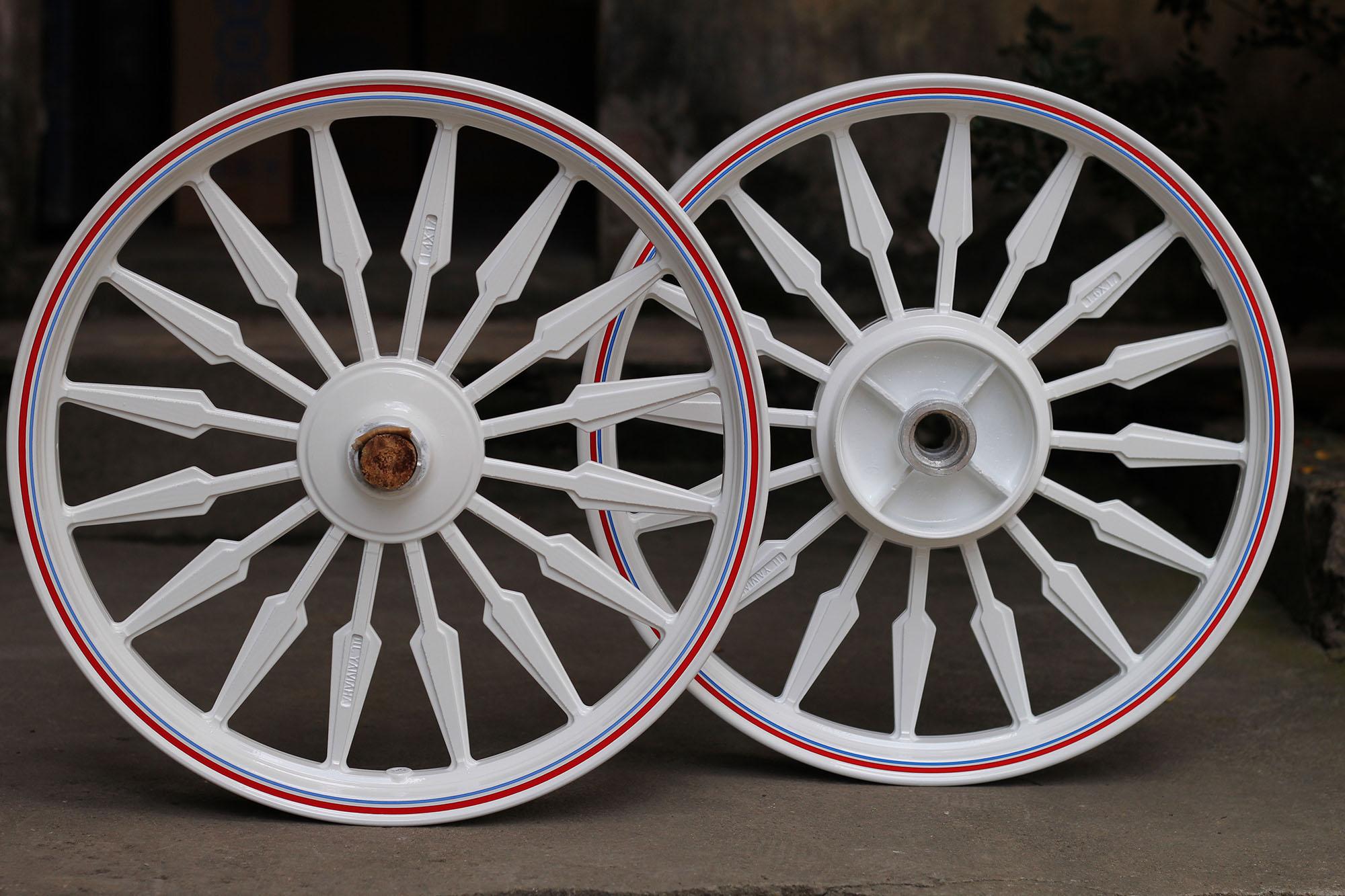 Vành đúc xe máy 16 nan phanh đĩa trắng sứ