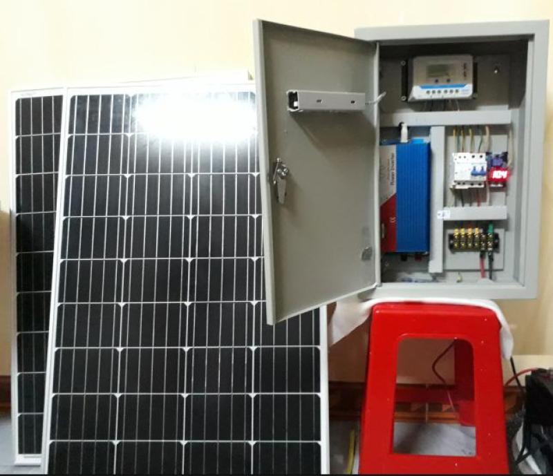 Bảng giá Tấm pin năng lượng mặt trời 100W Mono + sạc 20a công nghệ pwm