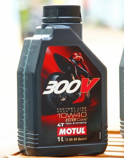 (tem 3 lớp Châu Âu) Nhớt nhập khẩu Motul 300v 10W40