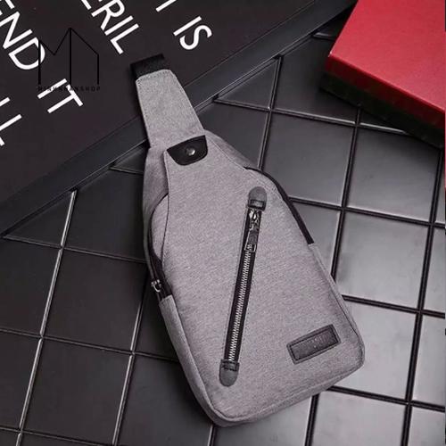Balo đeo chéo một quai xẻ giữa kiểu dáng Luxury