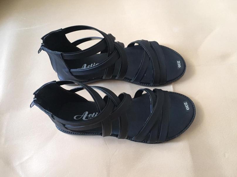 Giày sandal nữ dây chéo đang hot giá rẻ