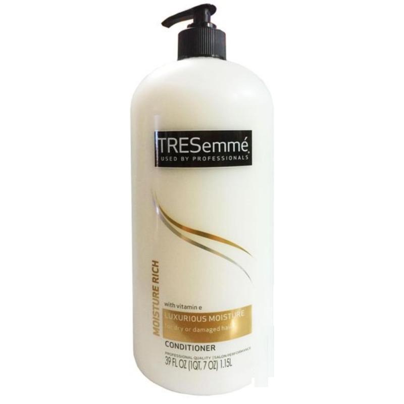 Dầu Xả Làm Mượt tóc TRESemmé Luxurious Moisture 1.15 lít - Dành Cho Tóc Khô Và Hư Tổn ( vàng)