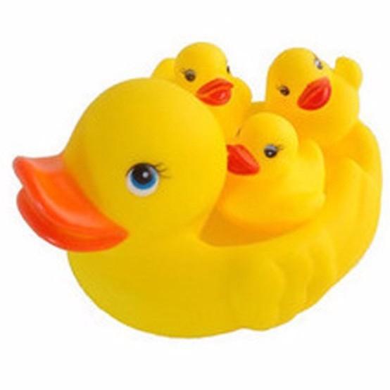 ĐỒ CHƠI BỒN TẮM CHO BÉ VỊT MẸ VÀ 3 VỊT CON 1
