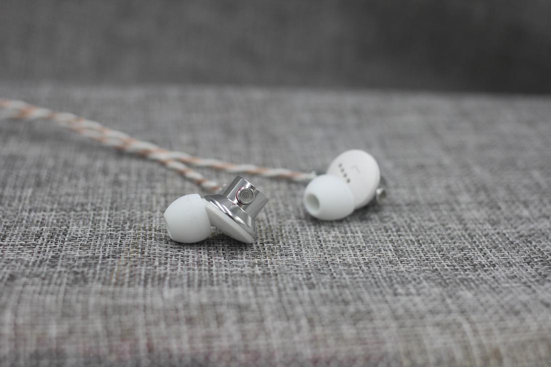 Tai Nghe In-Ear Hi-Res Onkyo E700m Nobox