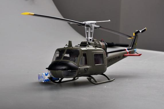 Mô hình máy bay trực thăng uh-1c cougars 1970s tỉ lệ 1:48