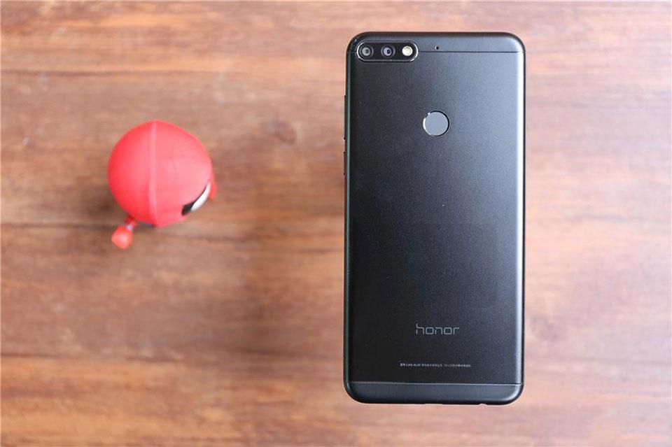 Trên tay Huawei Honor 7C