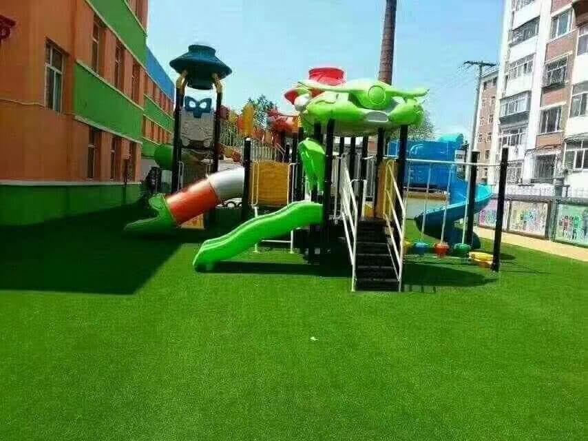 2 mét vuông thảm cỏ nhân tạo độ cao 3cm.