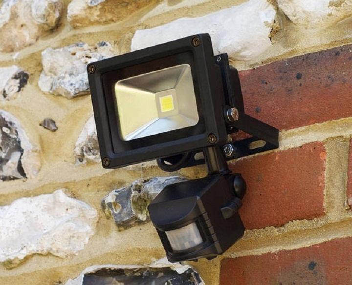 Đèn pha led cảm ứng chống trộm Led 10W